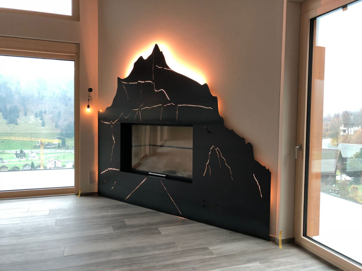 Partner 4 Kreative Metallgestaltung Hahnen Engelberg aus Metall Cheminee verkleidung