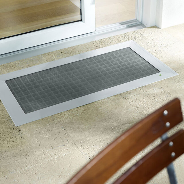 Insektenschutz 8 Lichtschachtabdeckung im Eingangsbereich