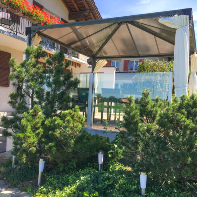 SlideGlass 6 Slide Glass Aussensitzplatz Windschutz anpassbar unten aussenansicht