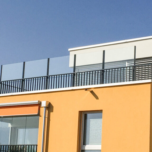 SlideGlass 8 Slide Glass Aussensitzplatz Windschutz elegent Attika