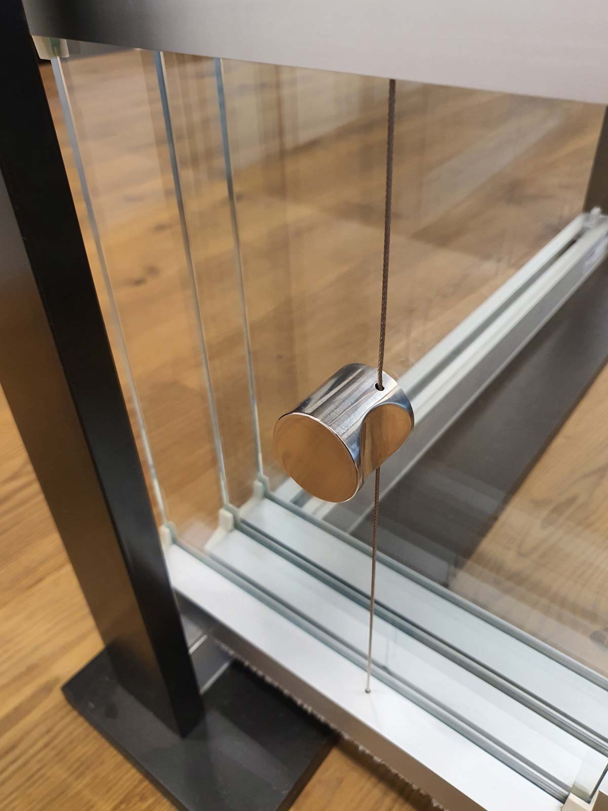 Faltglaswand Drahtseil schlicht dezent