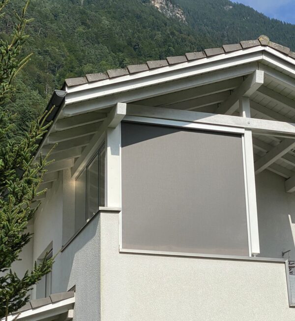 GS 110 und Senkrechtmarkise Altdorf von aussen e1649837950208