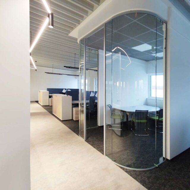 Glasbau 33 Gasperlmair Office 1 Rundglas