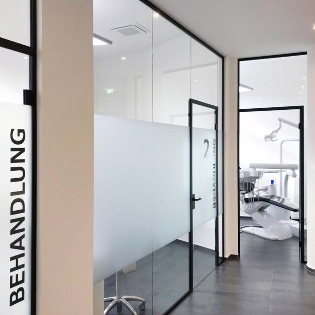 Glasbau 13 Zahnarzt Wassermann20191118 0158 praxis