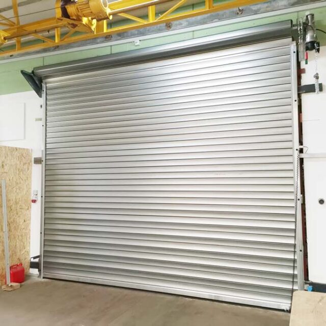 Tore 34 rolltor industrie innenansicht metall