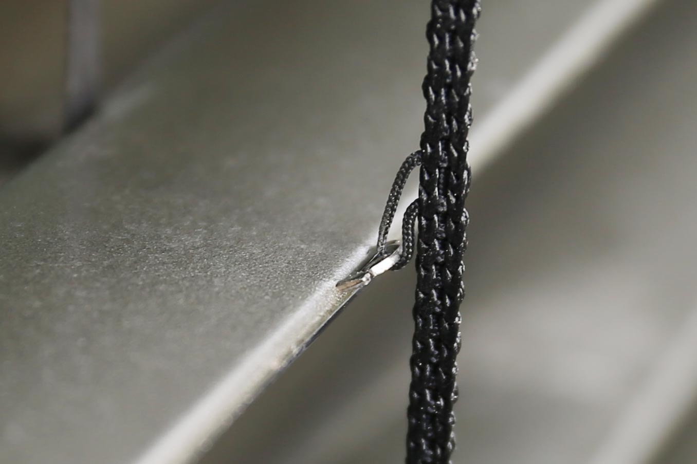 Lamellenstoren 7 Lamellenstoren-Aufhaengung-stabil-langlebig